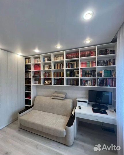Книжный шкаф