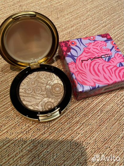 Хайлайтер MAC extra dimension/lunar luck