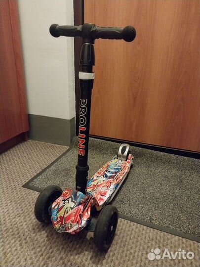 Самокат со светящимися колесами