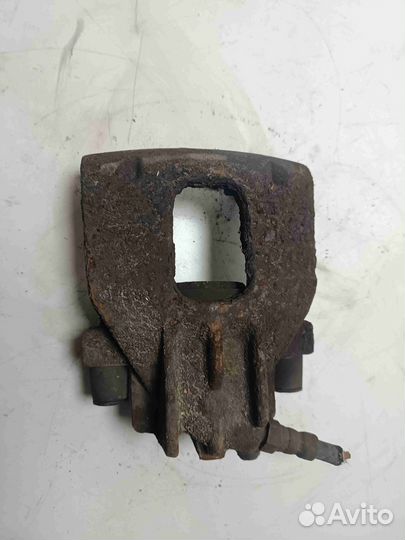 Суппорт передний правый Ford Focus