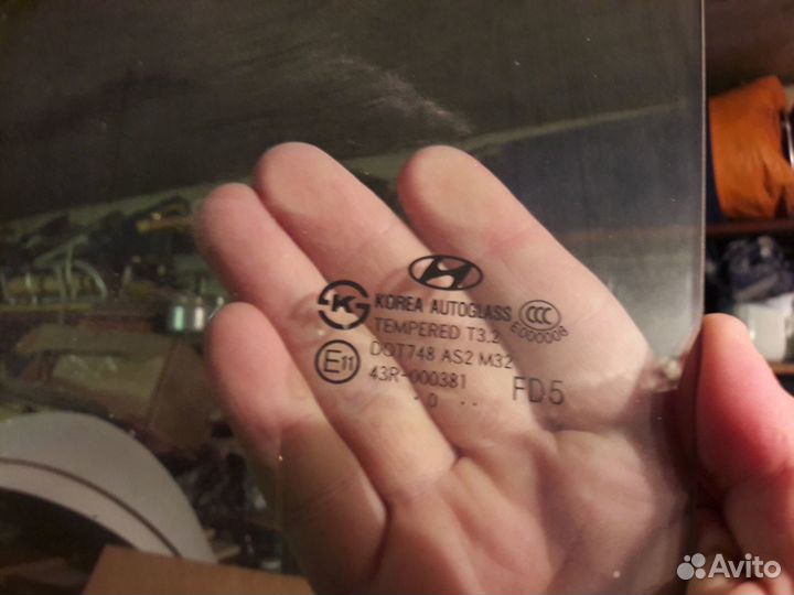I30 заднее левое стекло