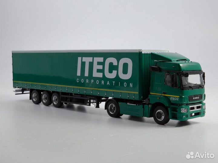 Камаз-5490 зелёный с п/п Нефаз-93341 Iteco - 1:43
