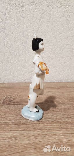 Статуэтка фарфор СССР школьница с пордфелем
