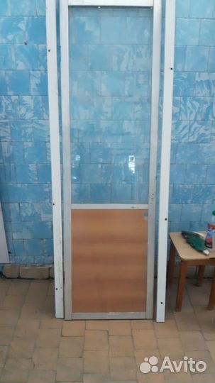Дверь алюминиевая с коробкой