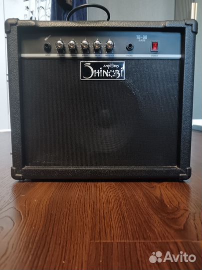 Басовый комбоусилитель