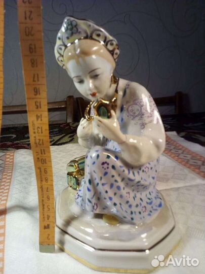 Малахитовая шкатулка. Девушка с зеркалом