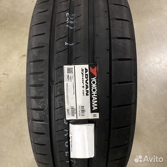 Yokohama Advan Sport V107 255/40 R21 102Y