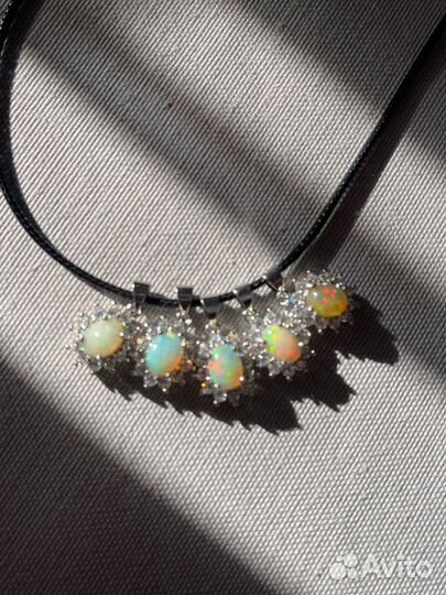 Кулон и серьги с опалом