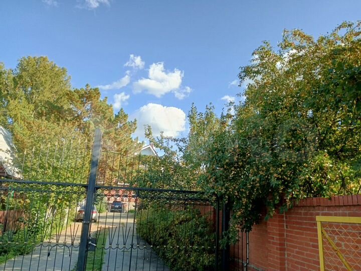 Дом 870 м² на участке 42 сот.