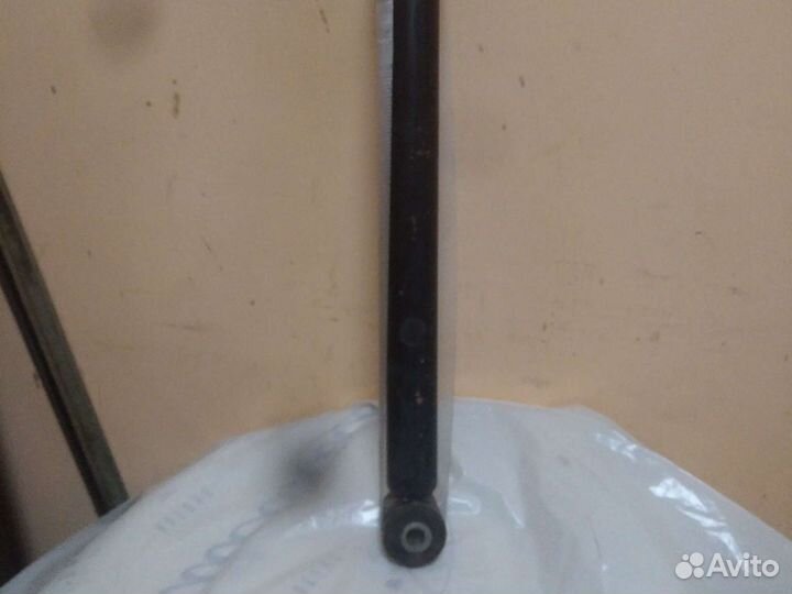 Стойка амортизатора задняя,форд фиесто