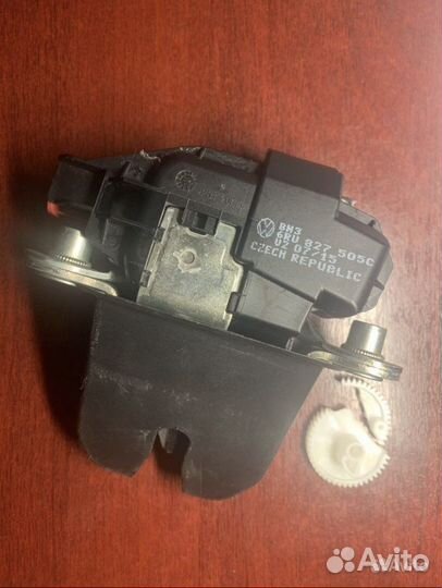 Замок багажника Volkswagen polo