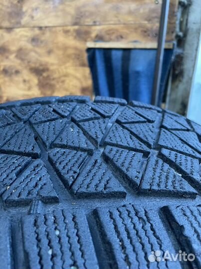 Bridgestone Blizzak DM-V2 285/65 R17