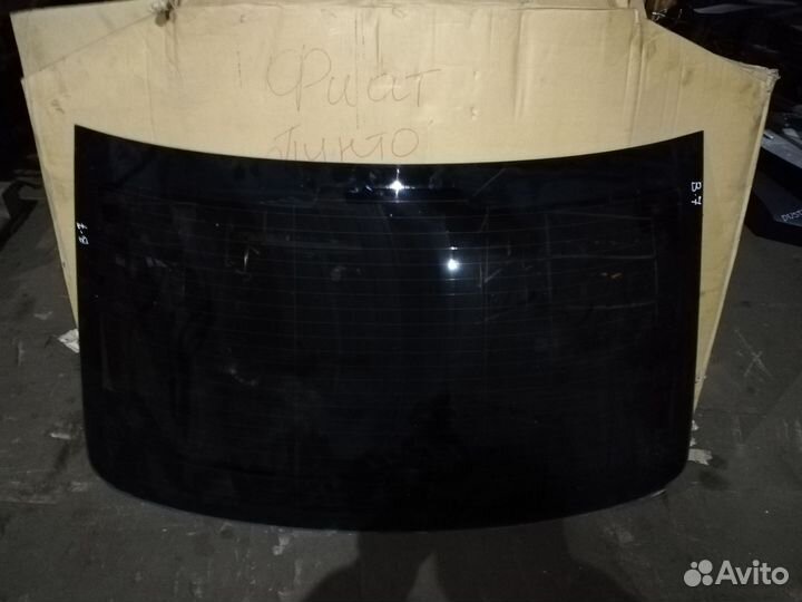 Стекло заднее VW Passat B6 B7 05-15