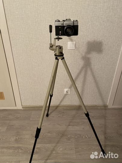 Продам фотоаппарат zenith 8 со штативом