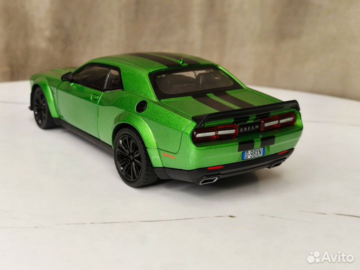 Инерционная машинка Dodge Challenger металлическая