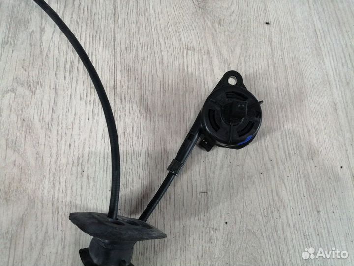 Трос капота Renault sandero stepway 2