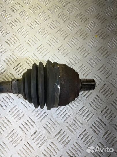 Полуось передняя левая (приводной вал, шрус)