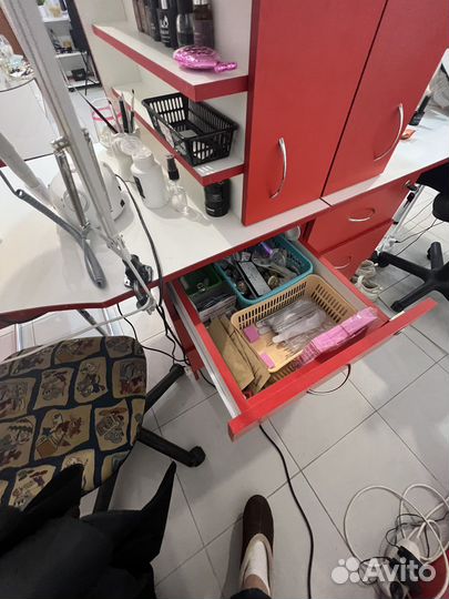 Стол для мастера маникюра бу