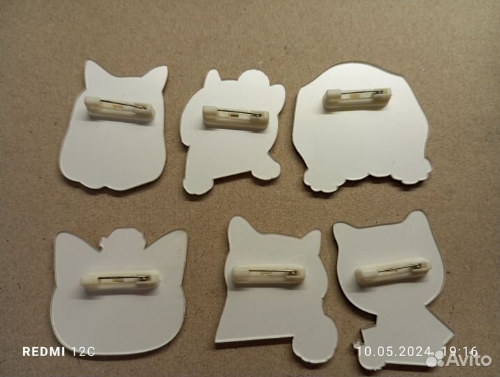 Значки пластиковые