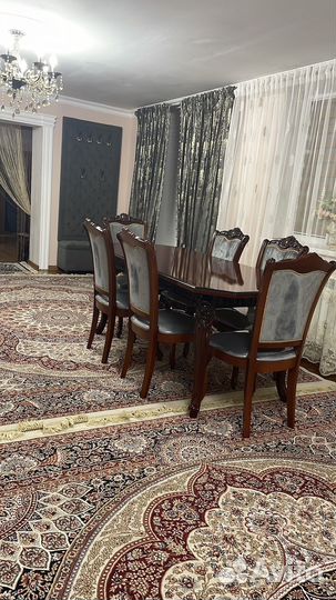 Стол со стульями