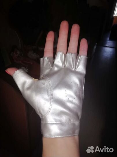Перчатки