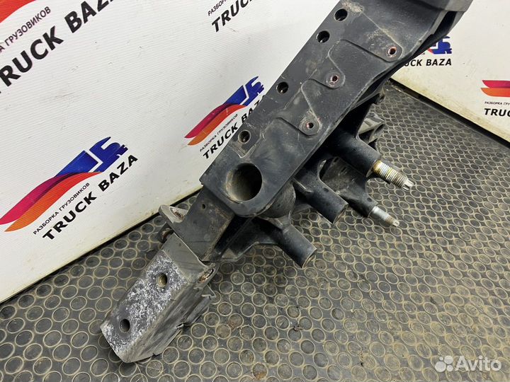 Кронштейн буксировочный левый Volvo FH