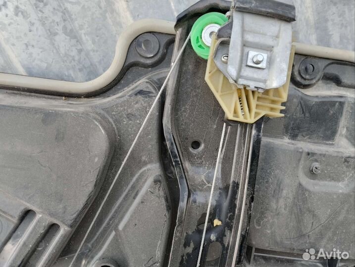 Стеклоподъёмник двери задней левой на E213