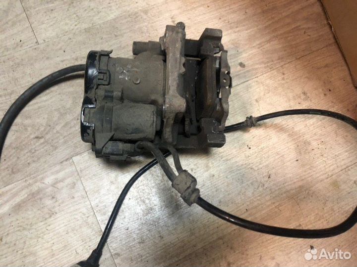 Суппорт задний левый Mercedes Glc-Class X253