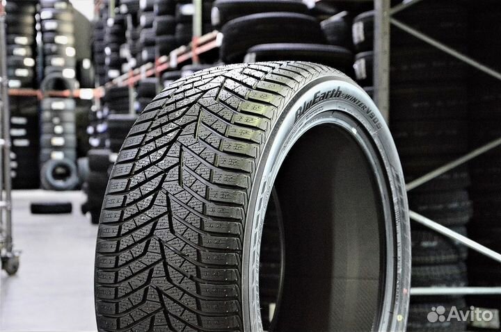 Yokohama BluEarth Winter V905 235/55 R17