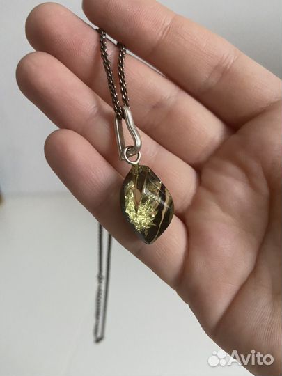 Кулон янтарь