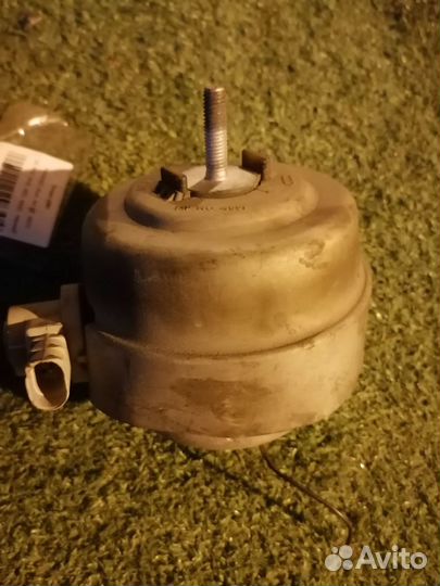 Опора двигателя (подушка двс) левая 8E0199379AC Au