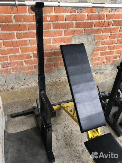 Скамья для жима со стойками и грифом