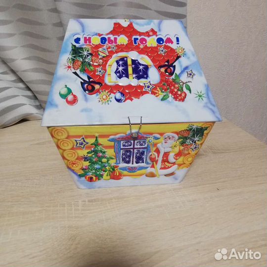 Шкатулка с замком и ключом