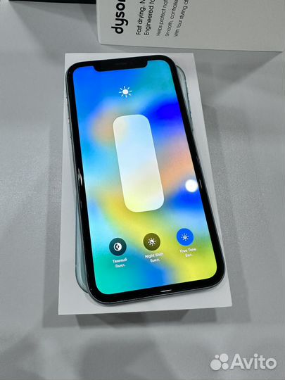 Телефон iPhone 11 Green состояние нового