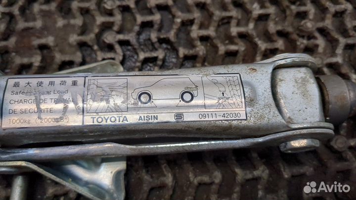 Набор инструментов штатный Toyota RAV 4, 2002