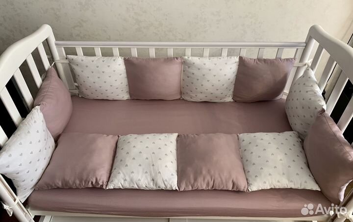 Бортики в детскую кроватку и комплект простыней