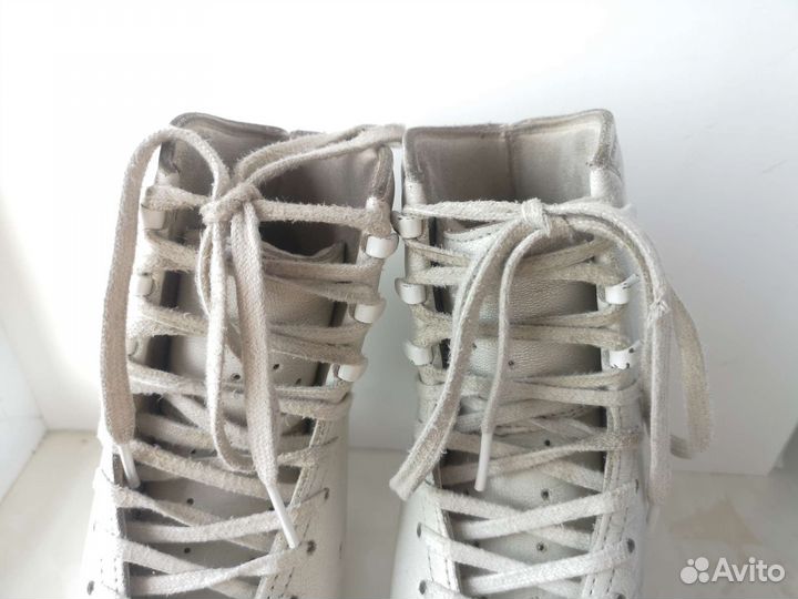 Роликовые коньки