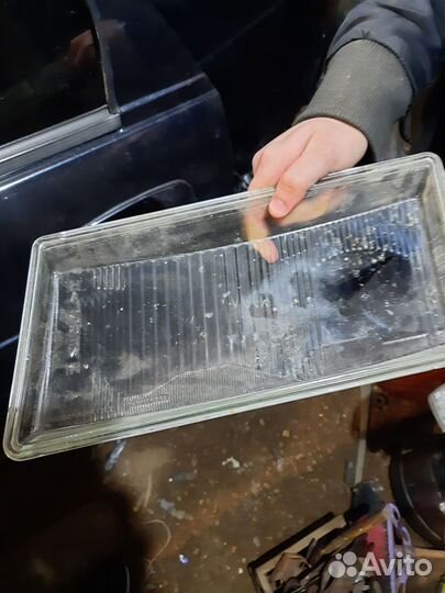 Стекло на переднюю правую фару ваз 2110