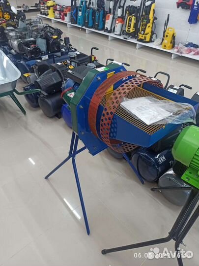 Зернодробилка кормоизмельчитель