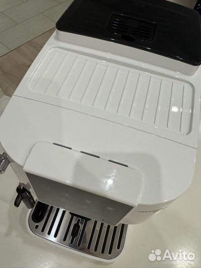 Кофемашина delonghi ecam 220.21