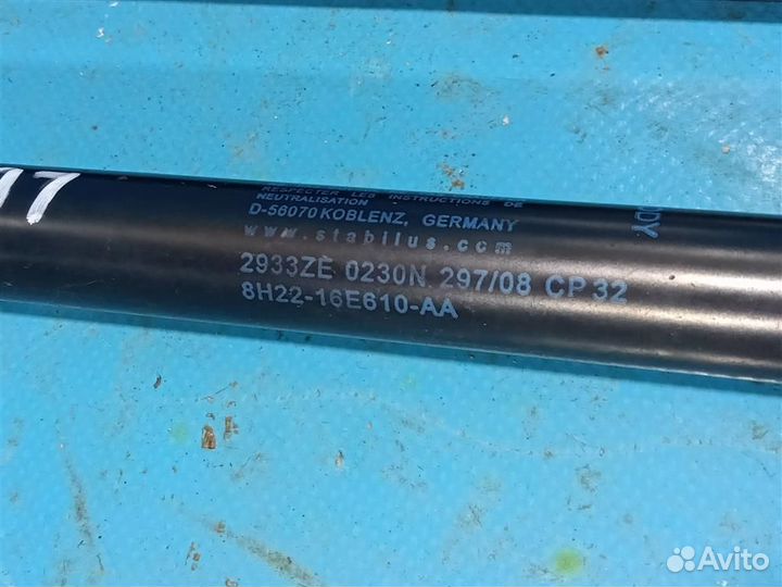 Амортизатор капота Land Rover Discovery 3 (2004-2