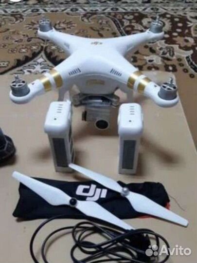 Квaдpокoптep DJI Phantom 3 Professional