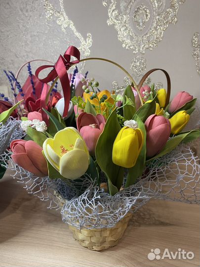 Тюльпаны ручной работы в корзинках