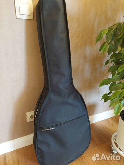 Акустическая классическая гитара