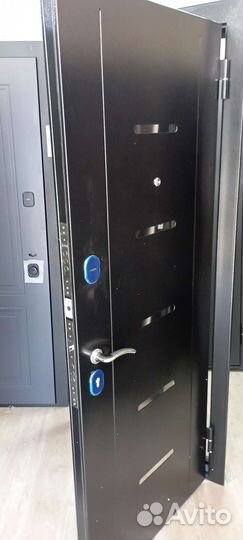 Входная дверь с зеркалом