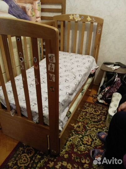 Детская кроватка с матрасом