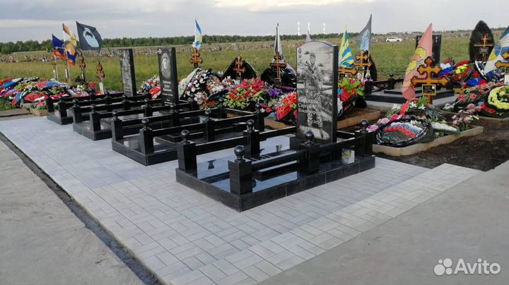 Гранитные памятники и надгробные плиты