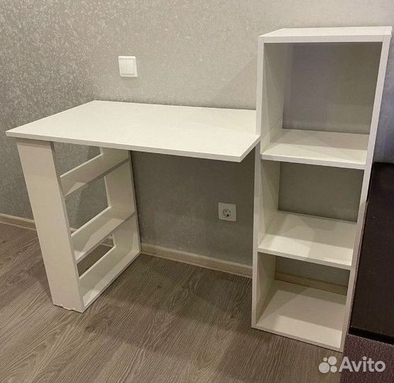 Стол компьютерный новый белый