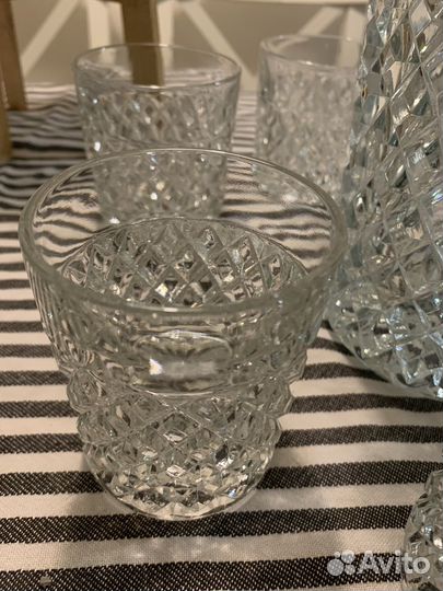 Хрустальные стаканы и графин