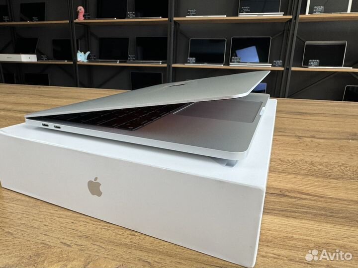 MacBook Pro 13 2022 m2 26 циклов